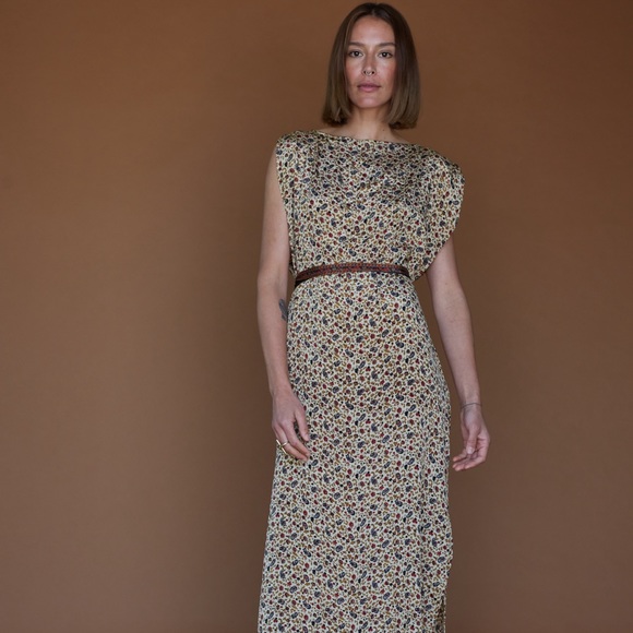 The Cleopatra dress is a stunning and unique piece Handmade with elegance ♻️ - Picture 4 of 6